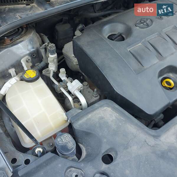 Седан Toyota Corolla 2013 в Чернигове