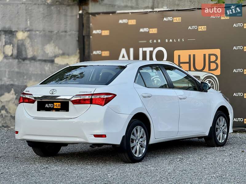 Седан Toyota Corolla 2013 в Харкові