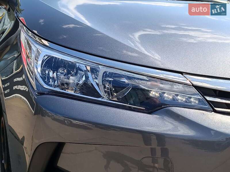 Седан Toyota Corolla 2016 в Харкові