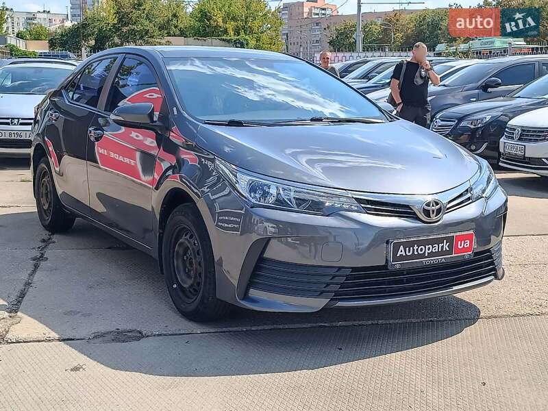 Седан Toyota Corolla 2016 в Харкові
