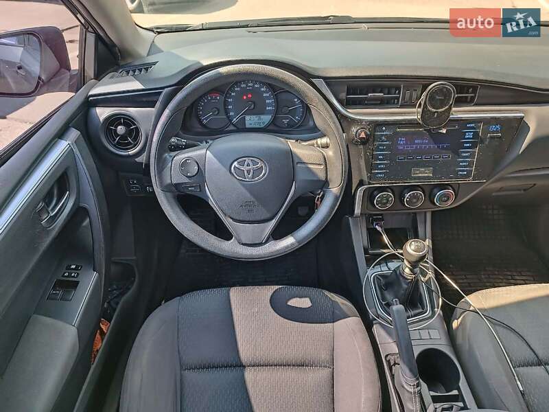 Седан Toyota Corolla 2016 в Харкові