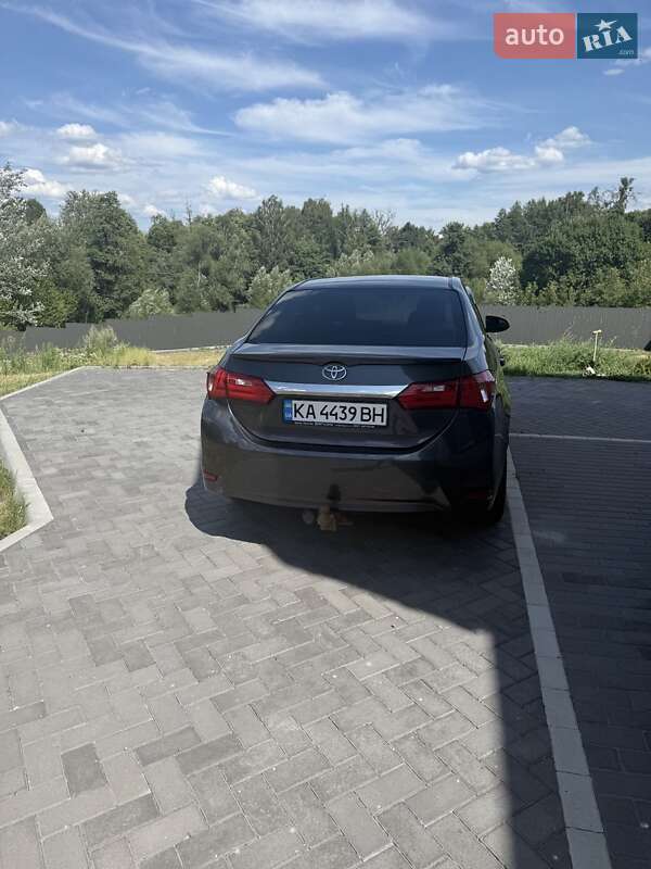 Седан Toyota Corolla 2014 в Киеве