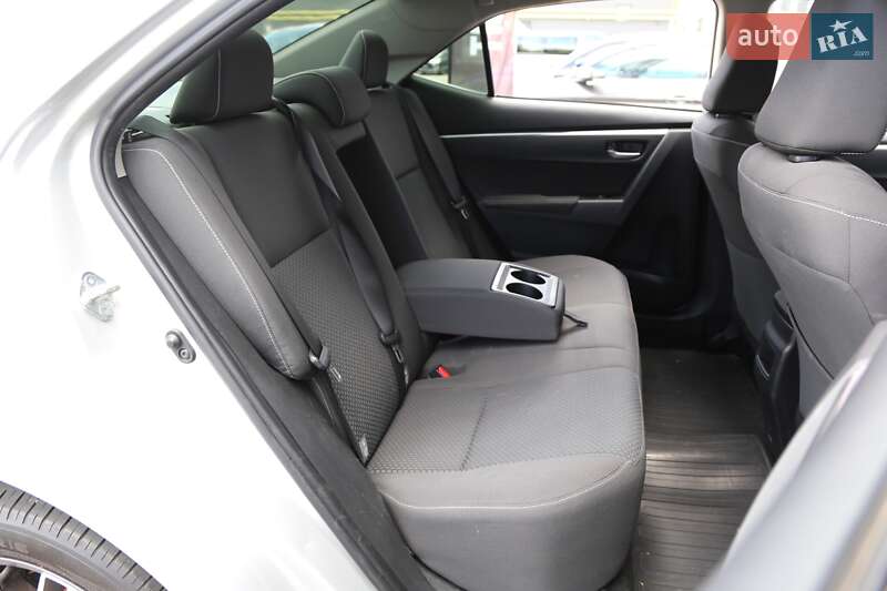 Седан Toyota Corolla 2018 в Києві