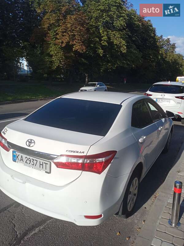 Седан Toyota Corolla 2014 в Киеве