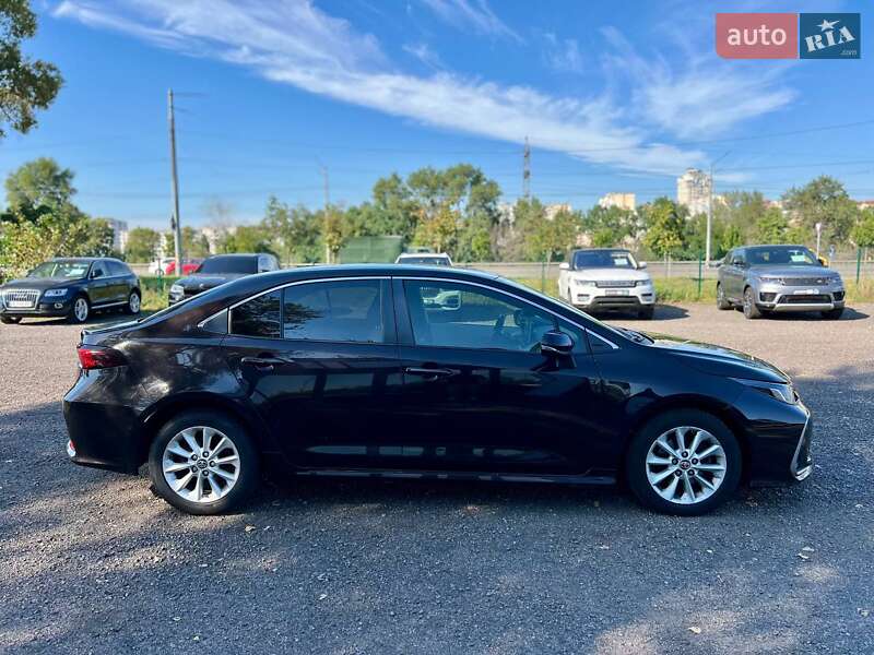 Седан Toyota Corolla 2019 в Киеве