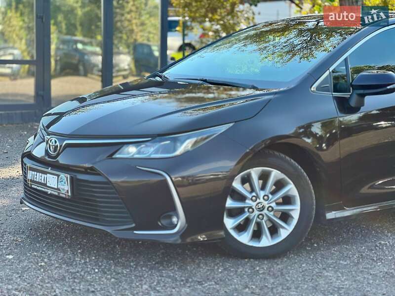 Седан Toyota Corolla 2019 в Киеве