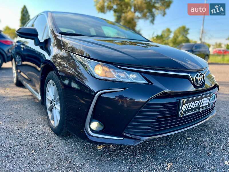 Седан Toyota Corolla 2019 в Киеве