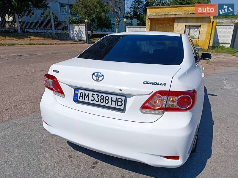 Седан Toyota Corolla 2010 в Бердичеве
