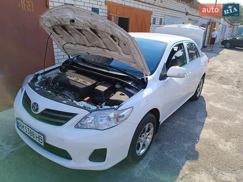 Седан Toyota Corolla 2010 в Бердичеве