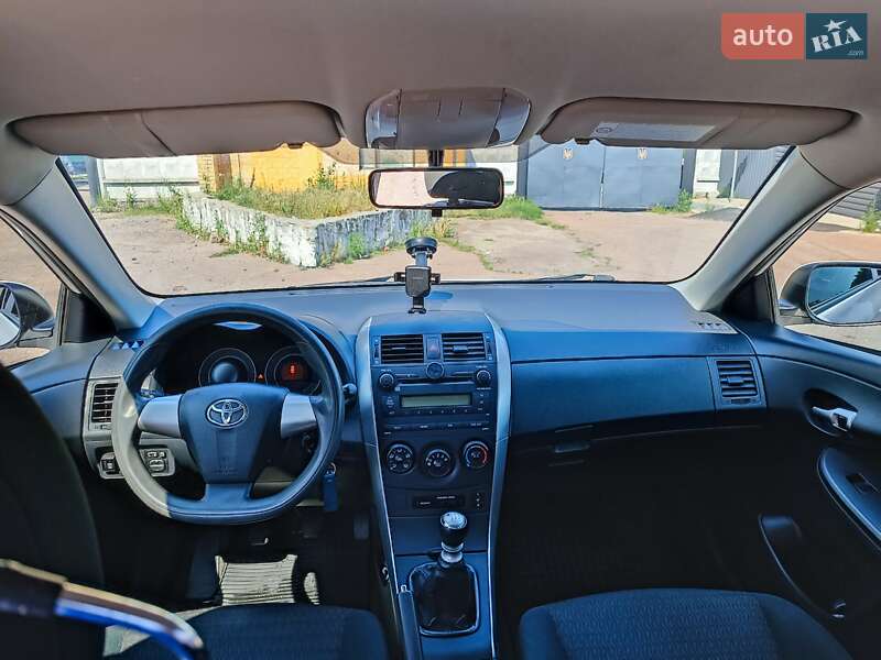 Седан Toyota Corolla 2010 в Бердичеве
