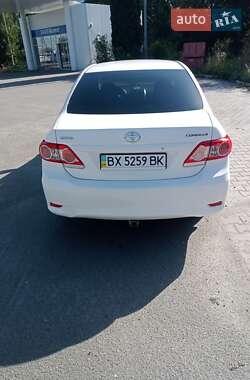 Седан Toyota Corolla 2013 в 