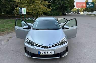 Седан Toyota Corolla 2018 в 