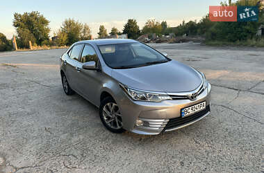 Седан Toyota Corolla 2018 в Деражне