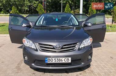 Седан Toyota Corolla 2011 в Тернополі