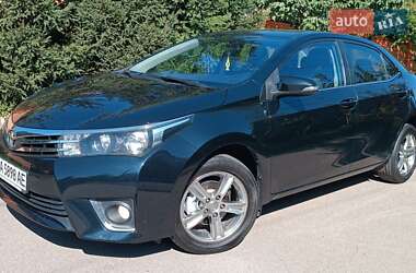 Седан Toyota Corolla 2015 в Киеве