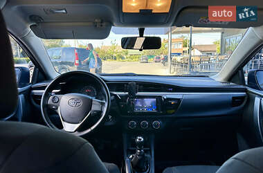 Седан Toyota Corolla 2013 в 