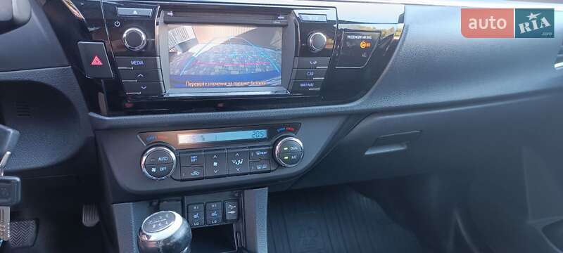 Седан Toyota Corolla 2015 в Киеве фото 10 Седан Toyota Corolla 2015 в Киеве