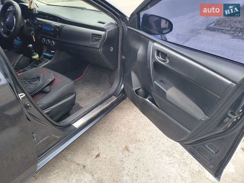 Седан Toyota Corolla 2014 в Каменском