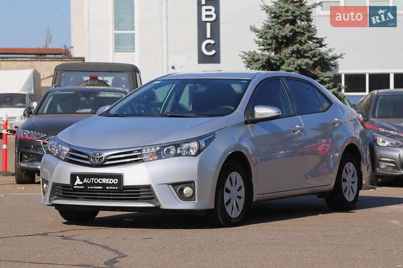 Седан Toyota Corolla 2014 в Киеве