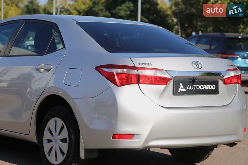 Седан Toyota Corolla 2014 в Киеве