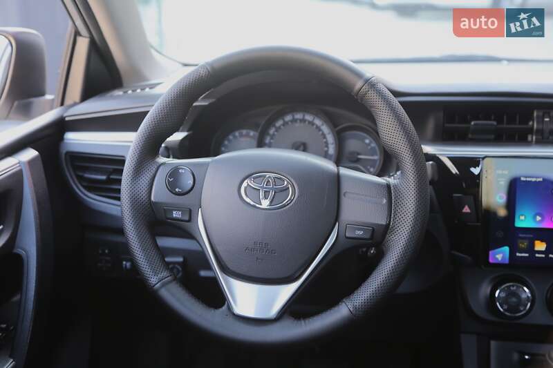 Седан Toyota Corolla 2014 в Киеве