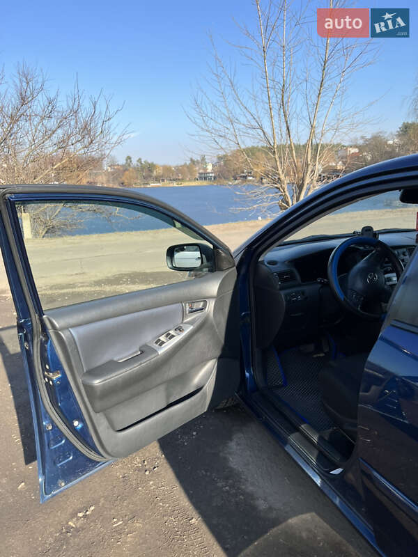 Хетчбек Toyota Corolla 2005 в Гатне