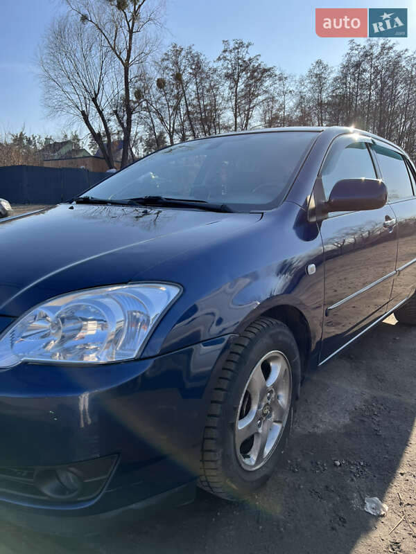 Хетчбек Toyota Corolla 2005 в Гатне