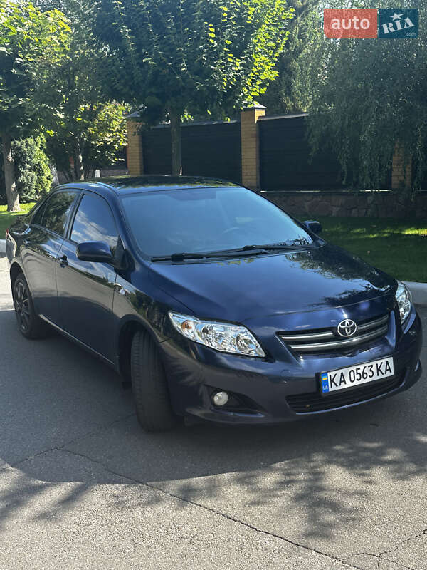 Седан Toyota Corolla 2009 в Киеве