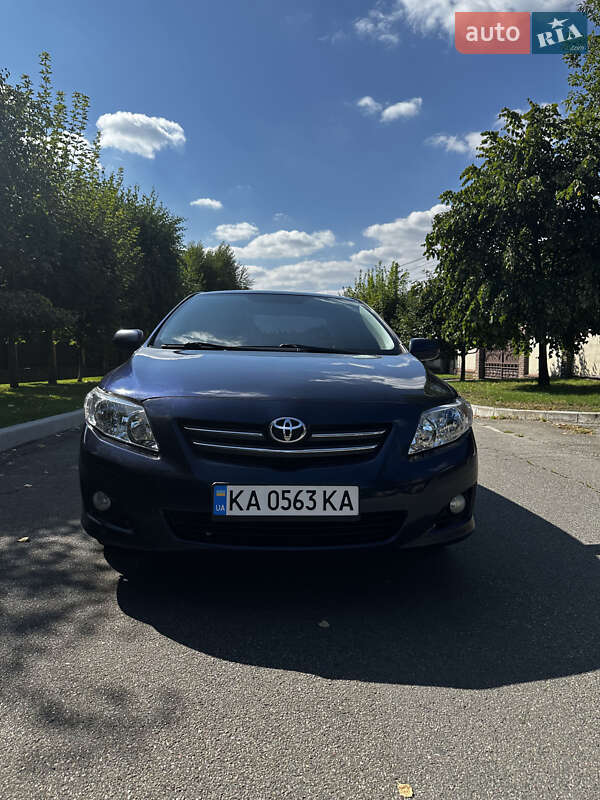 Седан Toyota Corolla 2009 в Киеве