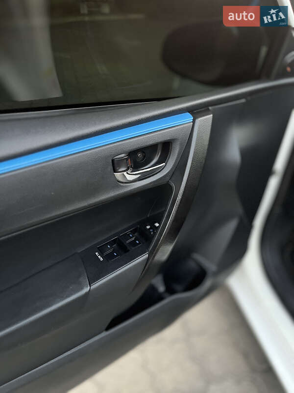 Седан Toyota Corolla 2016 в Павлограді