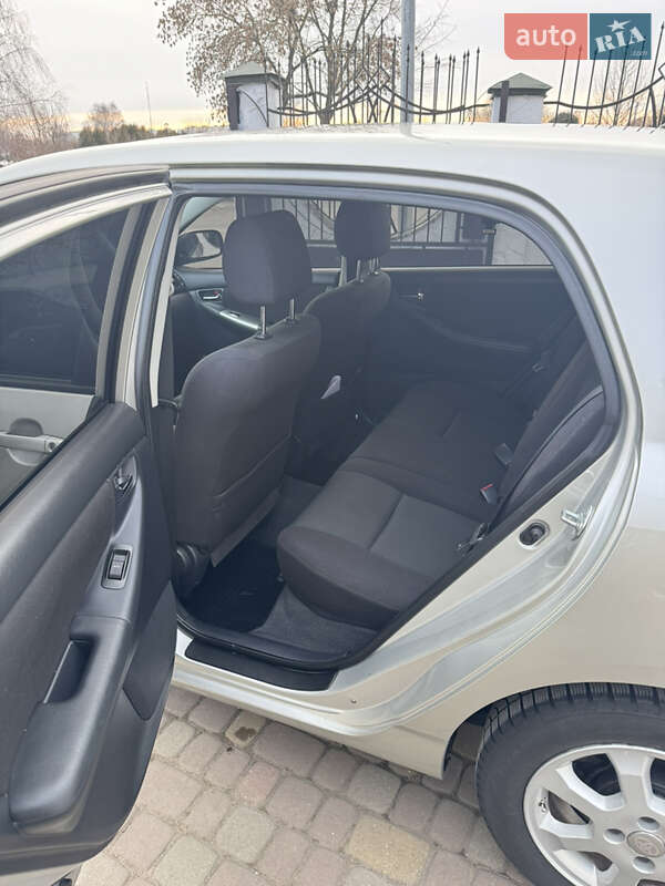 Хэтчбек Toyota Corolla 2005 в Ковеле