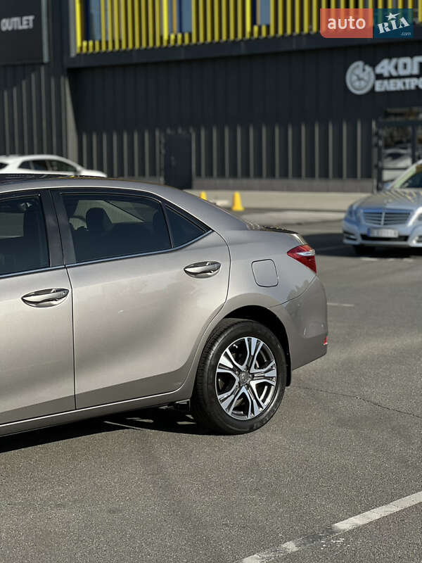 Седан Toyota Corolla 2015 в Києві фото 3 Седан Toyota Corolla 2015 в Києві