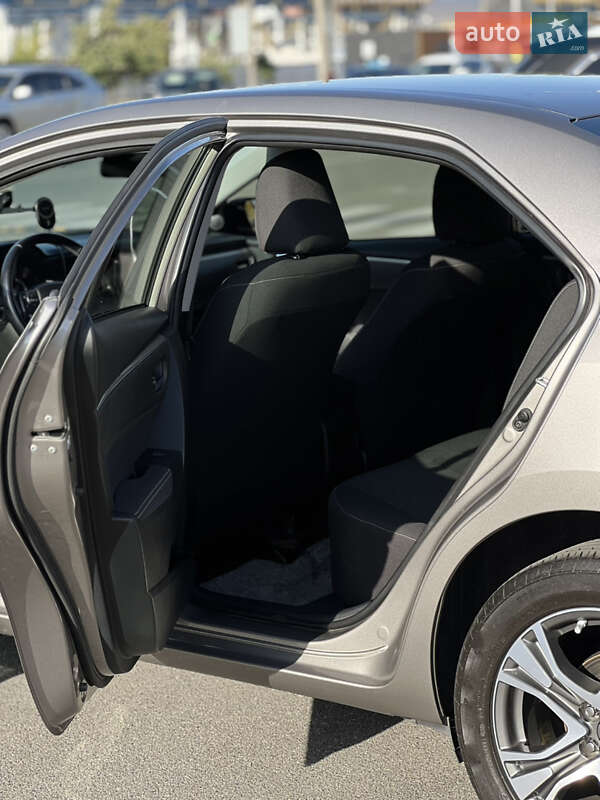 Седан Toyota Corolla 2015 в Києві фото 18 Седан Toyota Corolla 2015 в Києві