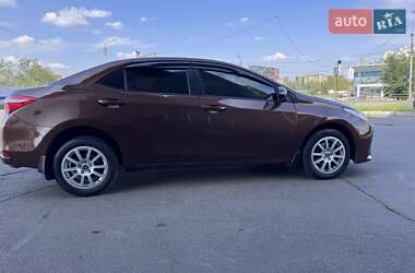 Седан Toyota Corolla 2016 в Кривому Розі