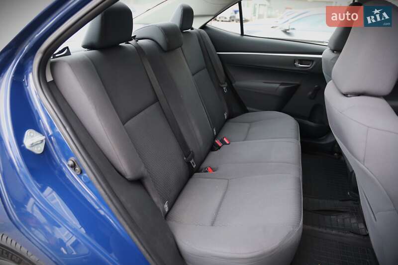 Седан Toyota Corolla 2016 в Киеве