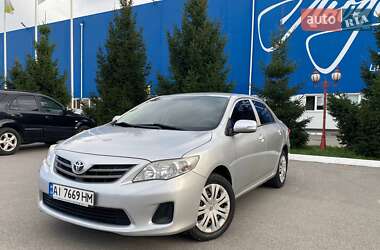 Седан Toyota Corolla 2011 в Богуславі