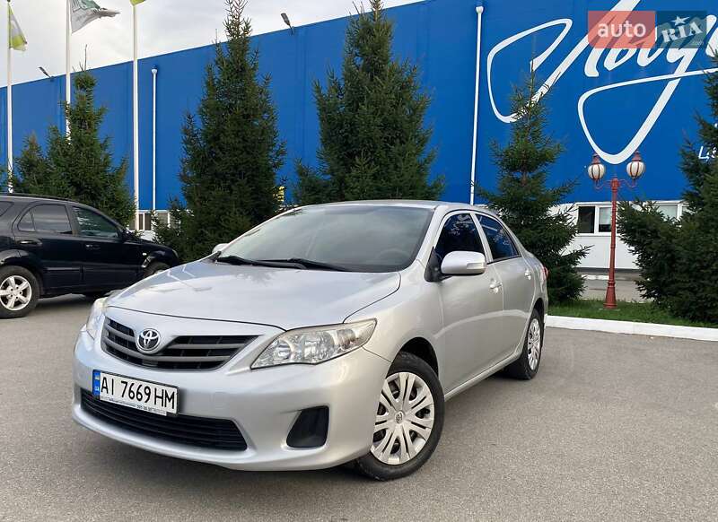 Седан Toyota Corolla 2011 в Богуславе