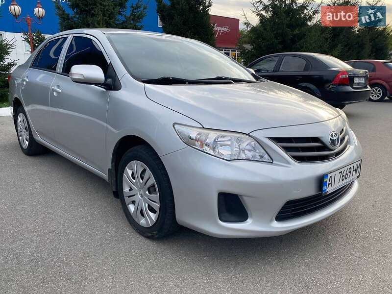 Седан Toyota Corolla 2011 в Богуславе