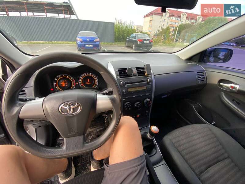 Седан Toyota Corolla 2011 в Богуславе