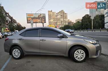 Седан Toyota Corolla 2016 в Киеве