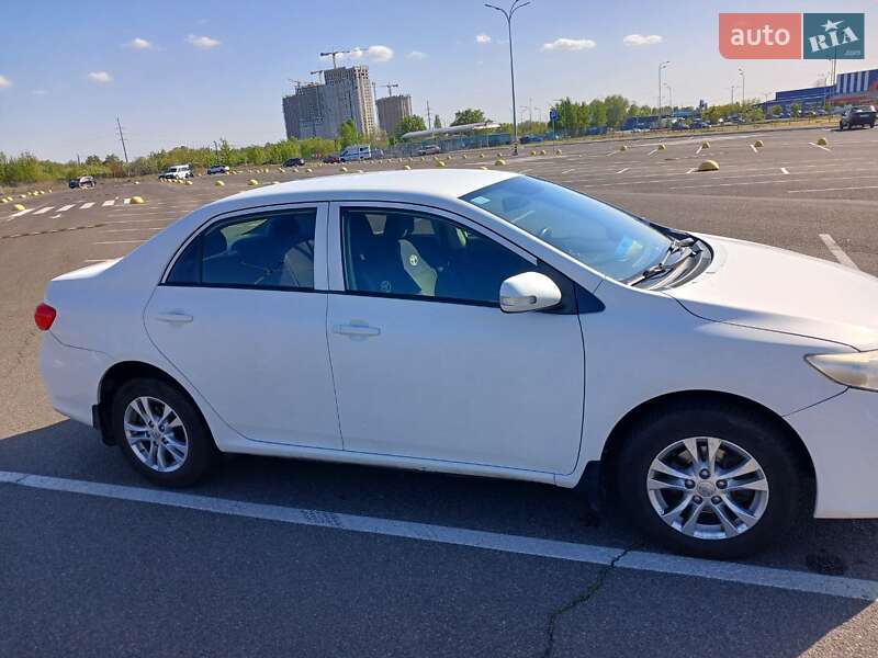 Седан Toyota Corolla 2011 в Киеве