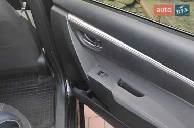 Седан Toyota Corolla 2013 в 