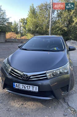 Седан Toyota Corolla 2014 в Кривом Роге