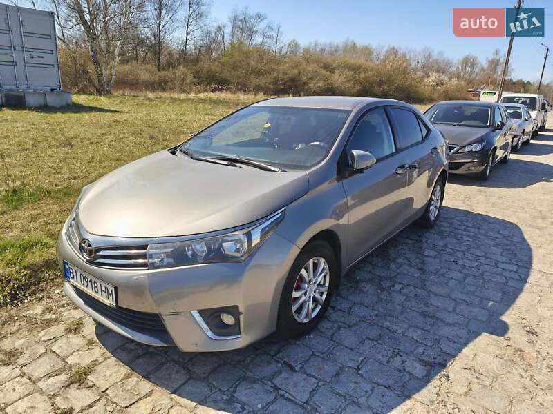 Седан Toyota Corolla 2013 в Зенькове