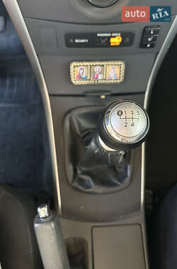Седан Toyota Corolla 2010 в 