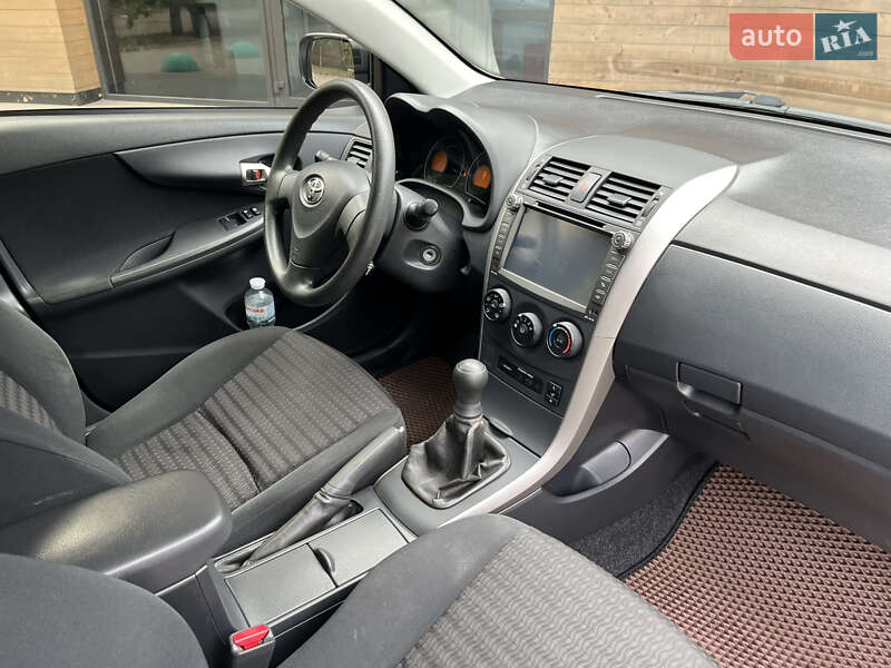 Седан Toyota Corolla 2008 в Черкассах