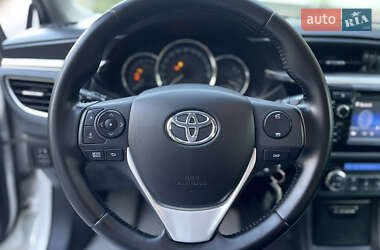 Седан Toyota Corolla 2014 в 