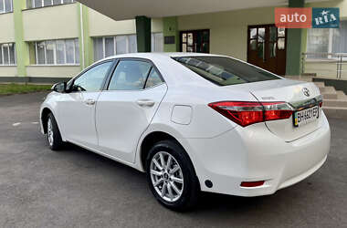 Седан Toyota Corolla 2014 в 