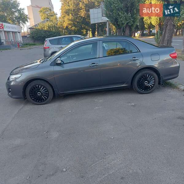 Седан Toyota Corolla 2013 в Чернигове