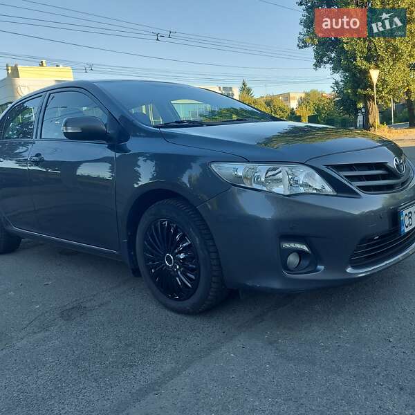 Седан Toyota Corolla 2013 в Чернигове